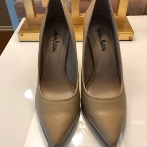 POINTED TOE Classic nude pump